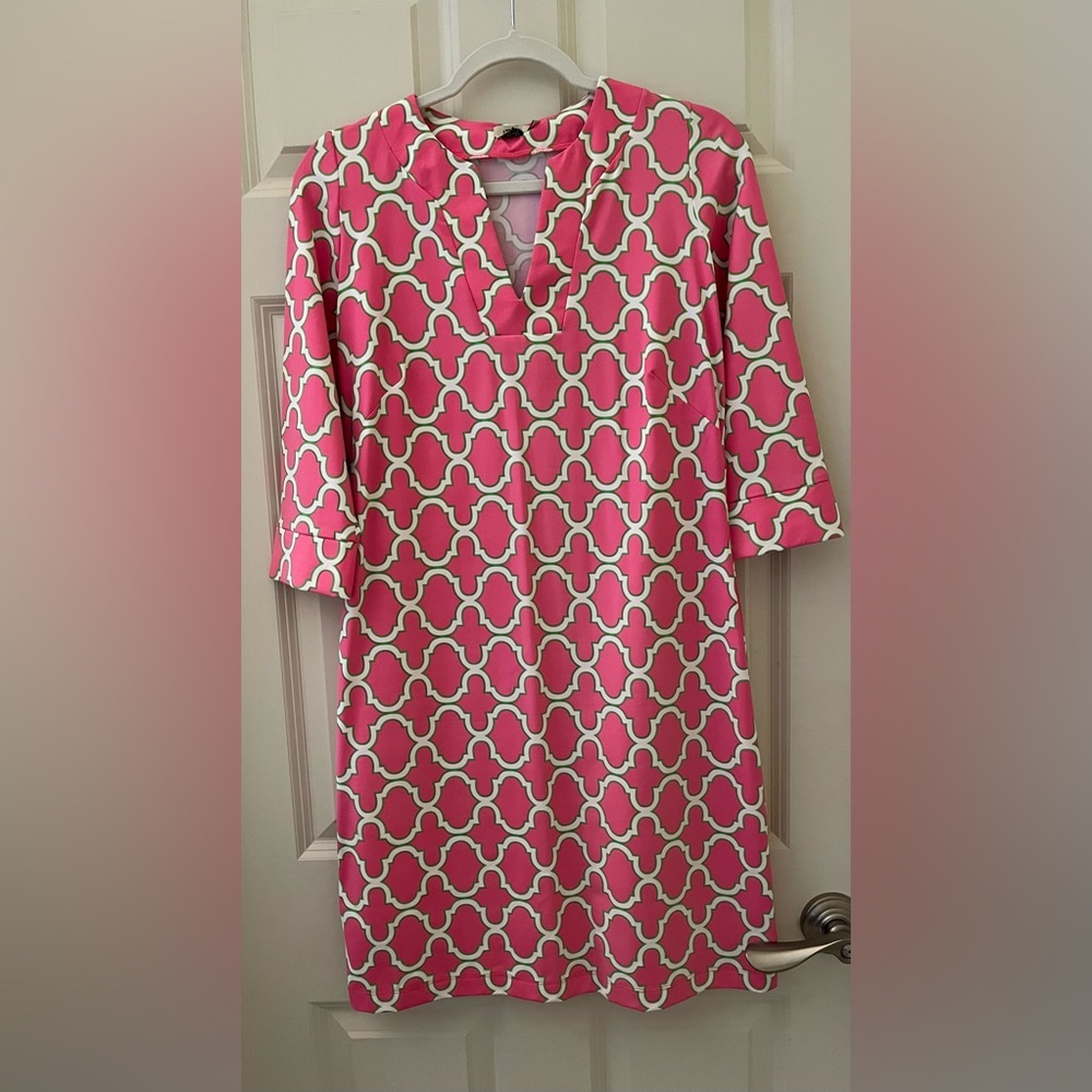Katherine Way sheath dress geometric pattern v-neck 3/4th sleeves preppy pink S
